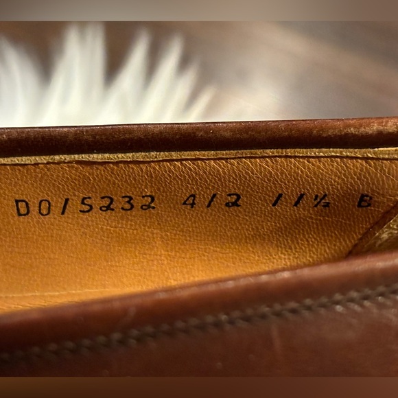 Ferragamo brown dress shoe with tassel detail size 11.5B - Picture 5 of 6